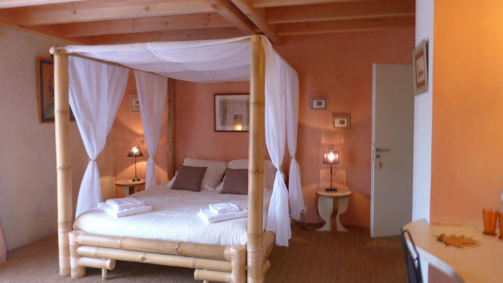 Bout De Cote Bed and Breakfast Lacam-dʼOurcet Exteriör bild