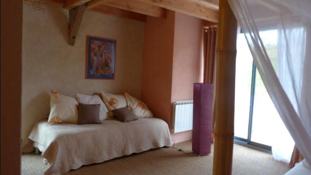 Bout De Cote Bed and Breakfast Lacam-dʼOurcet Exteriör bild