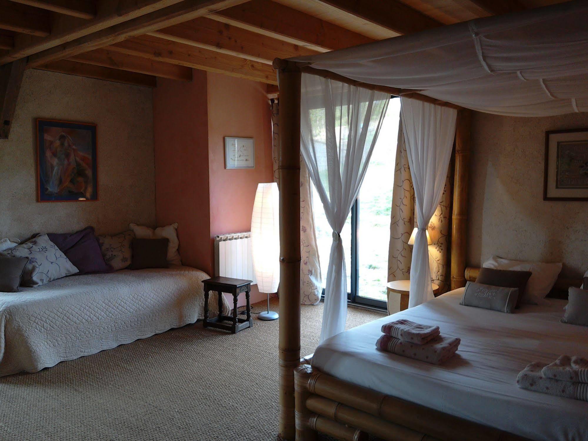 Bout De Cote Bed and Breakfast Lacam-dʼOurcet Exteriör bild